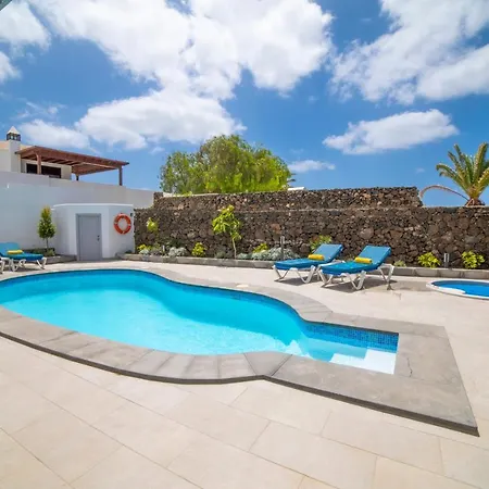 Villa Amanda 4 Bedrooms Jacuzzi And Heated Pool Pool Table Great Holiday House